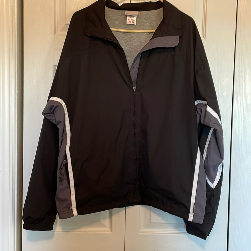 Men’s Reebok black/gray jacket. sz L. Full zip. Front pockets. Jersey lined.